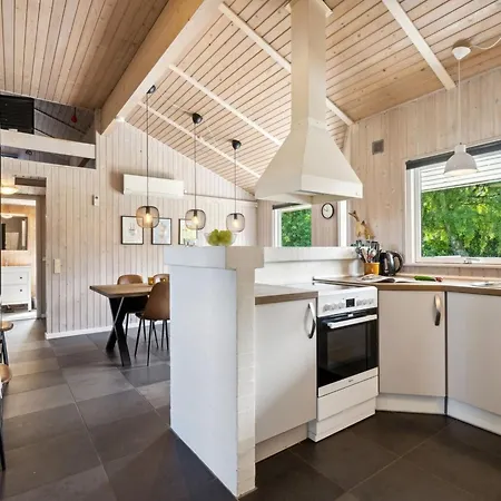 Semesterbostad Jorinde - 1km From The Sea By Interhome *